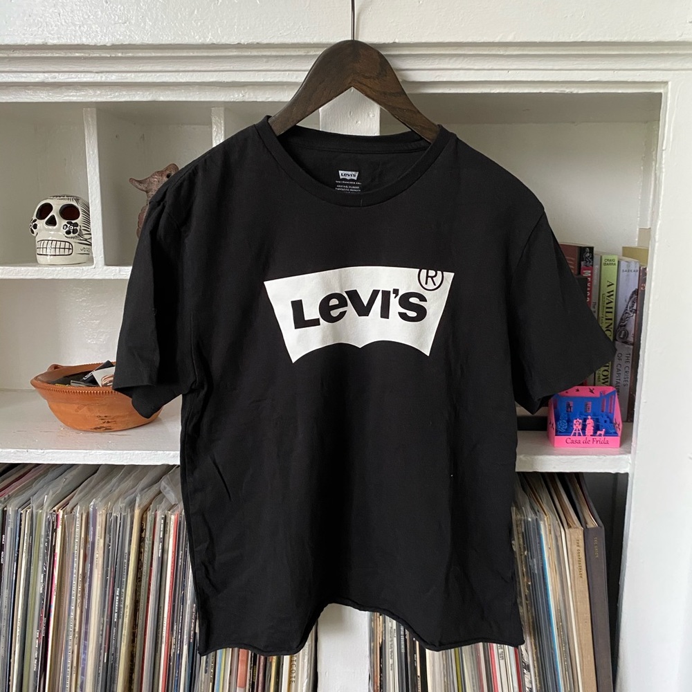 Levi’s black batwing tee